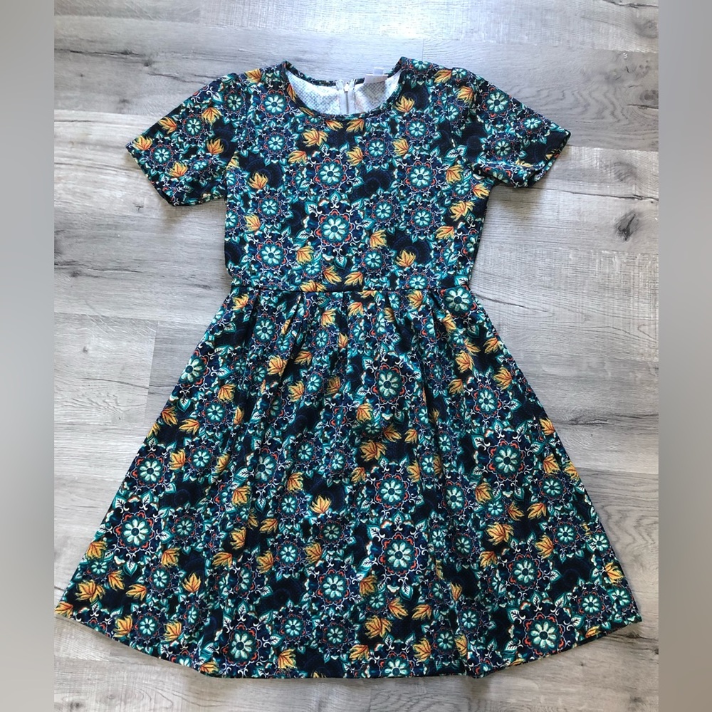 Floral Lularoe Amelia, XL
